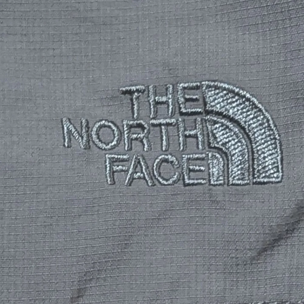 The North Face Women's Shorts Size 12 - Picture 3 of 7